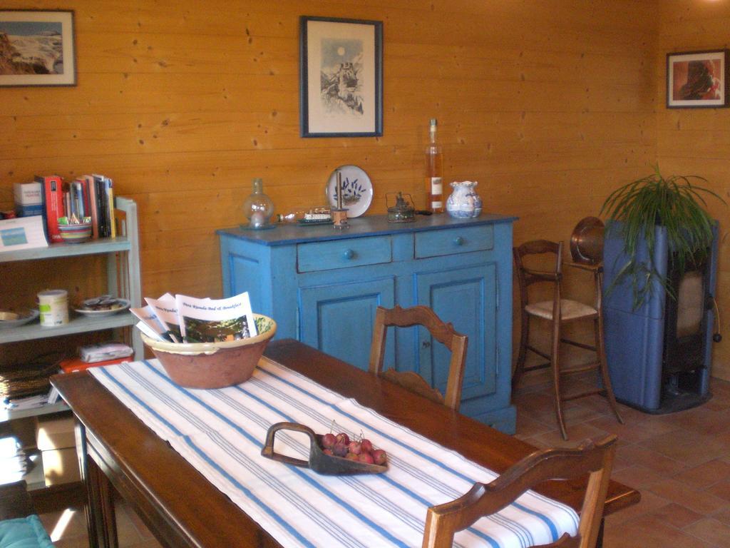 Pera Rionda Bed & Breakfast Caprie Exterior photo